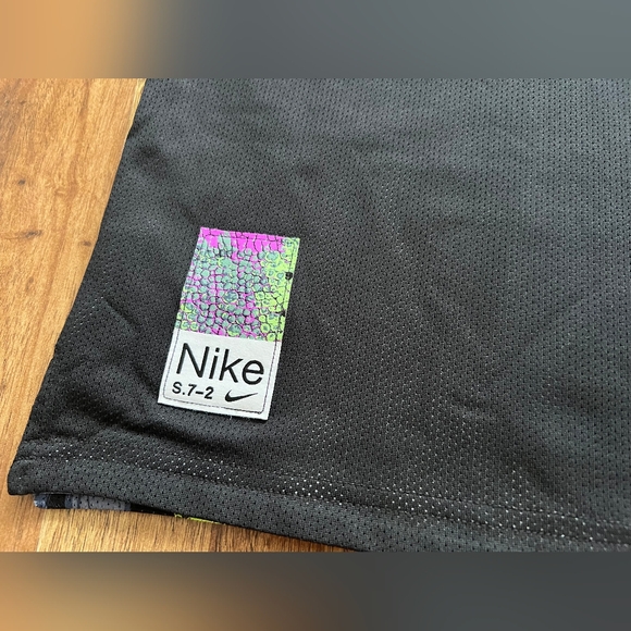 Nike Chameleon Tank Top - Black and Green - Picture 8 of 12